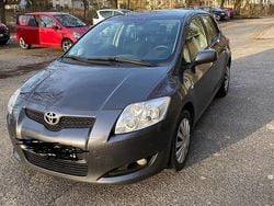 Grau Gebraucht 2009 Toyota Auris Kleinwagen | 5.750 € (Fairer Preis)