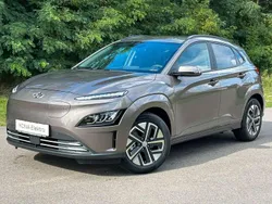 Silky bronze (metallic) Gebraucht 2024 Hyundai Kona Trend SUV | 31.490 € (Superpreis)