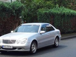 Silber metallic Gebraucht 2003 Mercedes E220 Classic Limousine | 10.350 €