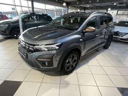 Dolomitgrau Gebraucht 2024 Dacia Jogger Extreme Van / Kleinbus | 27.990 € (Etwas zu teuer)