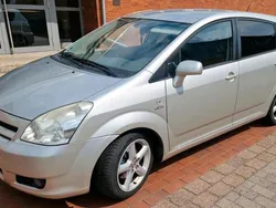 Silber Gebraucht 2005 Toyota Corolla Verso Van / Kleinbus | 2.950 € (Teuer)