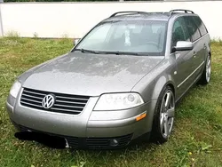 Grau Gebraucht 2002 VW Passat Kombi | 7.500 €