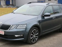 Quarzgrau metallic Gebraucht 2020 Skoda Octavia Soleil Kombi | 16.700 € (Guter Preis)