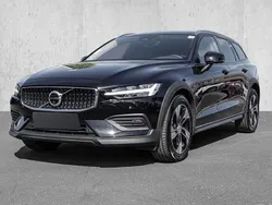 Schwarz Gebraucht 2023 Volvo V60 CC Plus Kombi | 39.849 € (Fairer Preis)