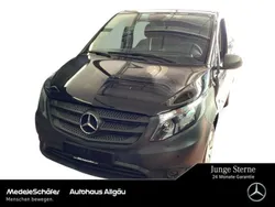 Obsidianschwarz (metallic) Gebraucht 2023 Mercedes Vito Van / Kleinbus | 39.849 € (Teuer)