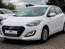 Weiß Gebraucht 2015 Hyundai i30 Limousine | 8.450 € (Fairer Preis)