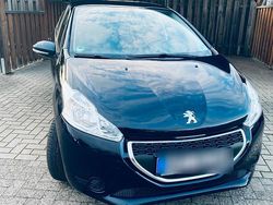 Blau Gebraucht 2014 Peugeot 208 Allure Kleinwagen | 3.800 € (Guter Preis)