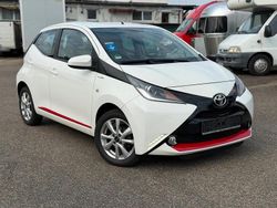 Weiß Gebraucht 2015 Toyota Aygo Kleinwagen | 6.300 € (Fairer Preis)