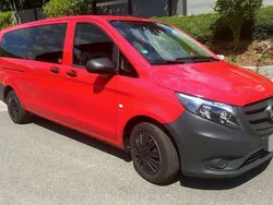 Rot Gebraucht 2017 Mercedes Vito Van / Kleinbus | 15.995 €