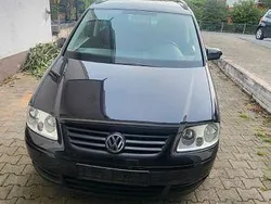 Schwarz Gebraucht 2004 VW Touran Basis Van / Kleinbus | 1.900 € (Teuer)