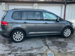 Grau Gebraucht 2020 VW Touran Highline Van / Kleinbus | 25.999 € (Fairer Preis)