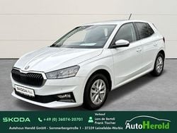 Weiß (moonweiss perleffekt) met. weiß (moonweiss perleffekt) met. Gebraucht 2023 Skoda Fabia Style Kleinwagen | 20.890 € (Etwas zu teuer)