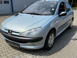 Grau Gebraucht 2002 Peugeot 206 Filou Limousine | 3.500 €