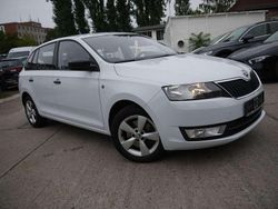 Weiß Gebraucht 2015 Skoda Rapid Active Kombi | 9.499 € (Etwas zu teuer)