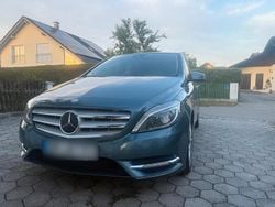 Blau Gebraucht 2012 Mercedes B200 Van / Kleinbus | 11.000 €