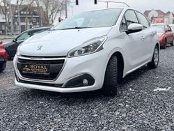 Weiß Gebraucht 2016 Peugeot 208 Active Kleinwagen | 5.200 € (Fairer Preis)