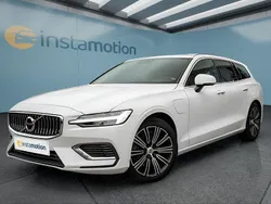 Weiß Gebraucht 2022 Volvo V60 Kombi | 29.649 € (Guter Preis)