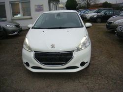Weiß Gebraucht 2014 Peugeot 208 Active Kleinwagen | 2.300 € (Superpreis)
