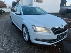 Weiß Gebraucht 2016 Skoda Superb Style Kombi | 15.900 € (Guter Preis)