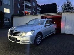 Grau Gebraucht 2010 Mercedes E220 Elegance Kombi | 4.000 € (Fairer Preis)