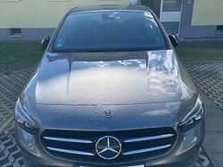 Grau Gebraucht 2019 Mercedes B180 Van / Kleinbus | 17.500 € (Guter Preis)