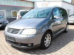 Grau Gebraucht 2006 VW Touran Trendline Van / Kleinbus | 1.990 € (Etwas zu teuer)