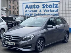Grau Gebraucht 2017 Mercedes B200 Van / Kleinbus | 17.750 € (Guter Preis)