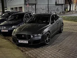 Grau Gebraucht 2015 Jaguar XE Portfolio Limousine | 13.500 €