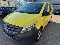Schwefelgelb Gebraucht 2021 Mercedes Vito Van / Kleinbus | 15.700 € (Guter Preis)