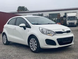Weiß Gebraucht 2014 Kia Rio Edition 7 Limousine | 3.950 € (Superpreis)