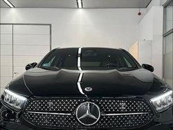 Schwarz Gebraucht 2024 Mercedes A200 AMG line Limousine | 31.599 € (Fairer Preis)