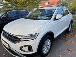 Weiss Gebraucht 2024 VW T-Roc Life SUV | 28.200 € (Teuer)