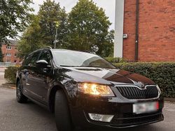 Schwarz Gebraucht 2014 Skoda Octavia Kombi | 8.500 € (Fairer Preis)