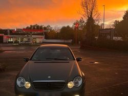 Grau Gebraucht 2001 Mercedes C200 Coupé | 1.500 €