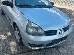 Grau Gebraucht 2006 Renault Clio II | 1.300 €