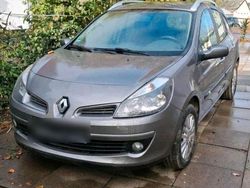 Grau Gebraucht 2009 Renault Clio GrandTour Kombi | 2.750 €