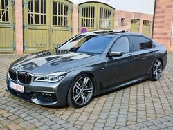 Grau Gebraucht 2018 BMW 750L M Sport Limousine | 43.600 €