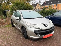 Grau Gebraucht 2008 Peugeot 207 Kleinwagen | 2.600 € (Fairer Preis)