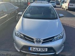 Grau Gebraucht 2015 Toyota Auris Limousine | 11.900 € (Fairer Preis)