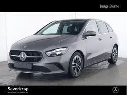 Grau Gebraucht 2024 Mercedes B220 Van / Kleinbus | 34.222 € (Superpreis)