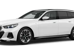 Weiß Gebraucht 2024 BMW 540 Comfort Edition Kombi | 69.690 €