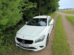 Weiß Gebraucht 2015 Mercedes CLA250 Urban Limousine | 17.000 € (Guter Preis)