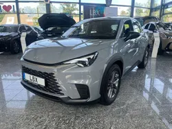 Manhattangrau metallic Neu 2025 Lexus LBX SUV | 31.190 € (Fairer Preis)