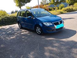 Blau Gebraucht 2010 VW Touran Conceptline Van / Kleinbus | 6.300 € (Etwas zu teuer)