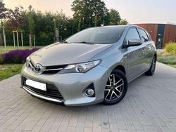 Grau Gebraucht 2012 Toyota Auris Hybrid Life Limousine | 9.199 € (Fairer Preis)