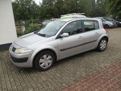 Silber Gebraucht 2005 Renault Mégane II Limousine | 3.900 € (Teuer)