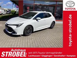 Schneeweiß Gebraucht 2023 Toyota Corolla Team Limousine | 24.980 € (Fairer Preis)