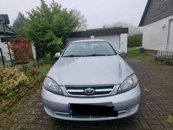 Grau Gebraucht 2004 Chevrolet Lacetti Kleinwagen | 2.499 €