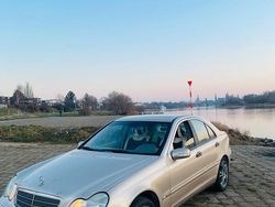 Gold Gebraucht 2001 Mercedes C180 Kombi | 3.500 €