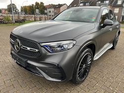 Grau Gebraucht 2024 Mercedes GLC300e AMG SUV | 75.999 €